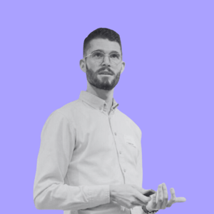 Headshot on colored background (2)